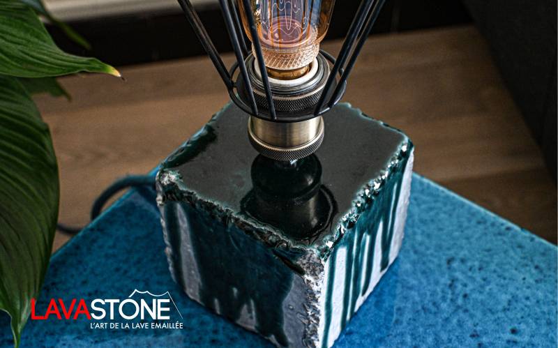 Lampe en pierre de lave émaillée