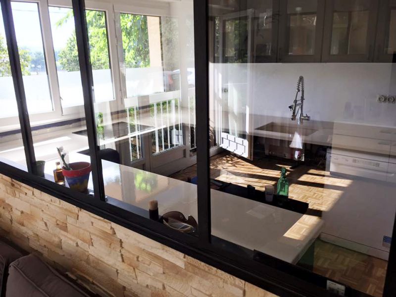 Cuisine en pierre de lave émaillée couleur ficelle à Marseille