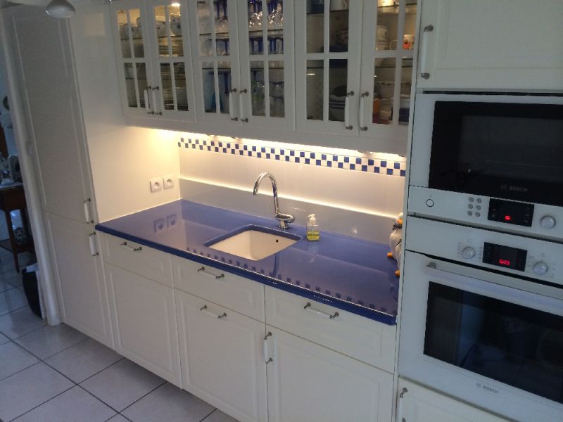 Cuisine en pierre de lave émaillée couleur liseron à Toulon