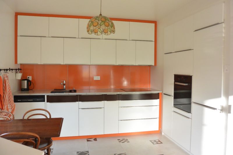 Crédence en lave émaillée de 6  carreaux de 48,4 x 55 cm épaisseur 15 mm couleur mandarine