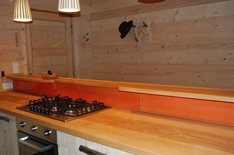 remontées en lave émaillée de 3 bandes de 106 x 17 cm couleur mandarine