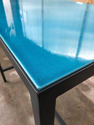 Mange debout avec plateau en pierre de lave émaillée vers Marseille