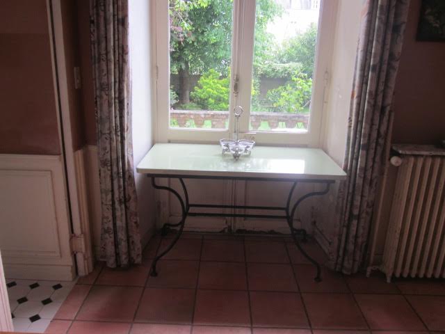 Réalisation de table en lave émaillée