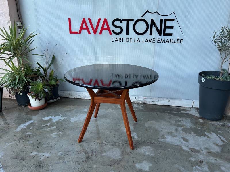 Table ronde en lave émaillée avec pied en bois 