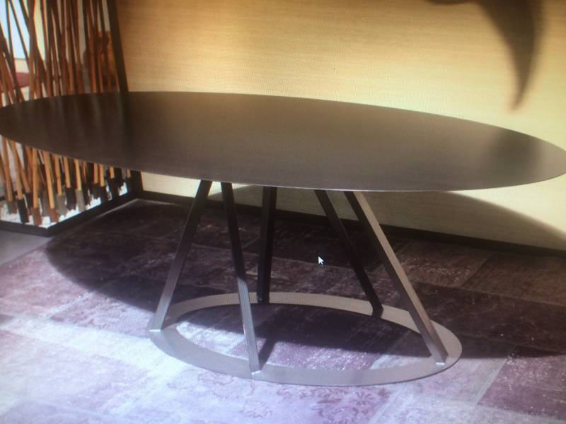 Pied de table type alto rondo avec table ellipse