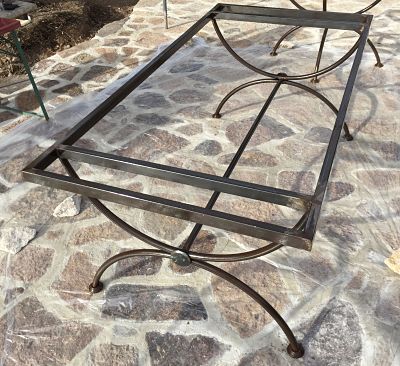 Piètement sur mesure type Tonneau en fer forgé pour plateau en lave émaillée à Monaco