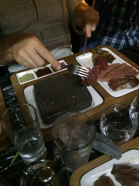 cuire sa viande ou poisson soi même sur pierre de lave