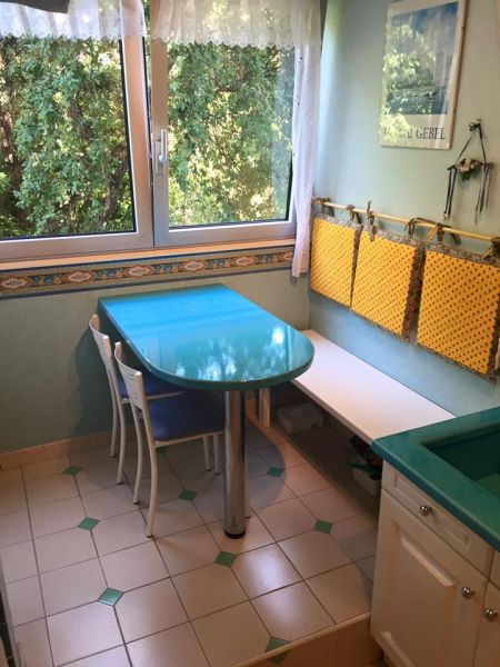 Cuisine en pierre de lave émaillée couleur Bleu de Chine à Cannes