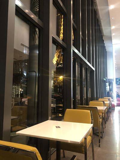 Table bistrot lave émaillée hotel de luxe