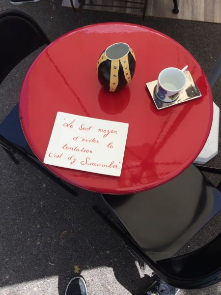 table bistrot rouge en lave émaillée