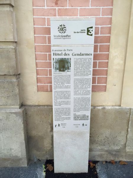 Réalisation de bornes historiques en lave émaillée pour la Mairie de Versailles dans les Yvelines