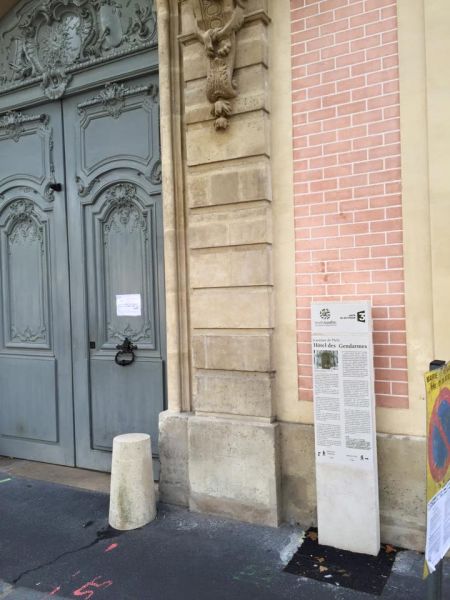 Réalisation de bornes historiques en lave émaillée pour la Mairie de Versailles dans les Yvelines