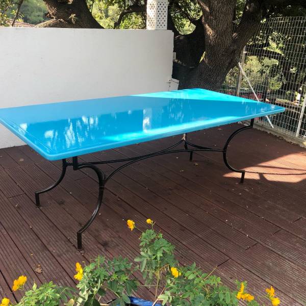 TABLE EN LAVE ÉMAILLÉE BLEU TURQUOISE