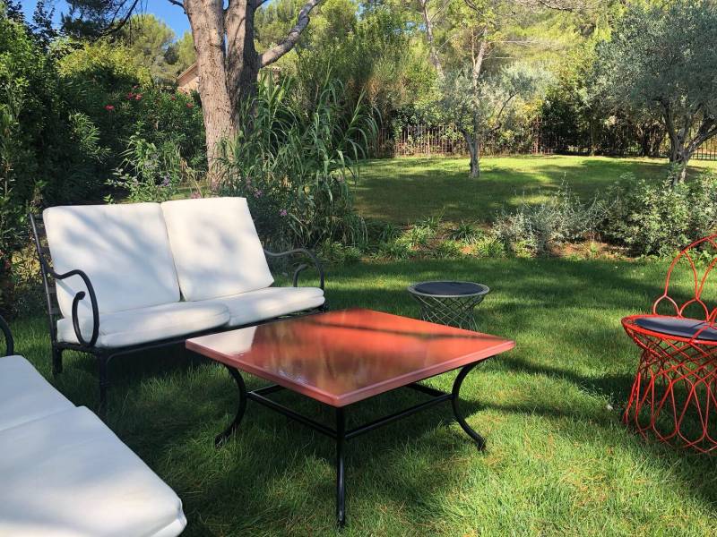 Table basse de jardin en lave émaillée