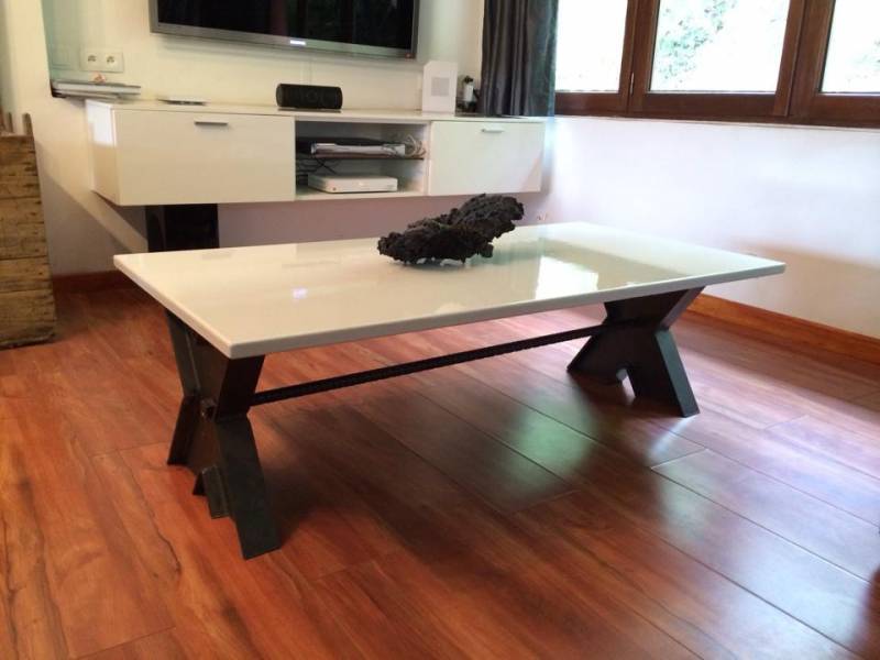 table basse blanche en lave émaillée design forme Croix