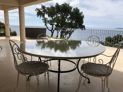 table lave en forme d'œuf