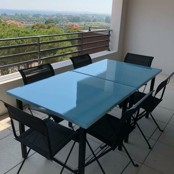 table carrées en lave émaillée à la Londe les Maures