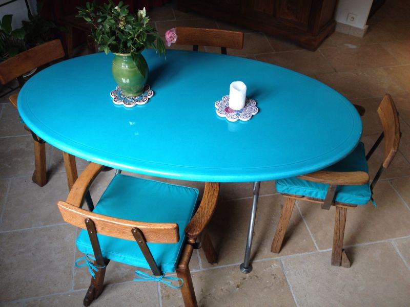 Table lave ellipse en pierre de lave émaillée