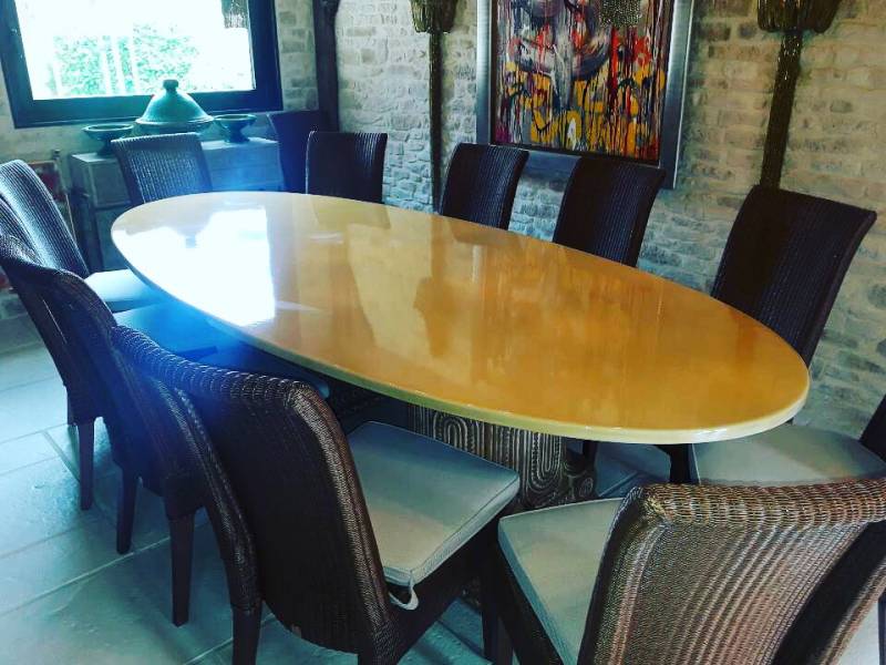 Table en lave émaillée forme ellipse de 3 mètres de long