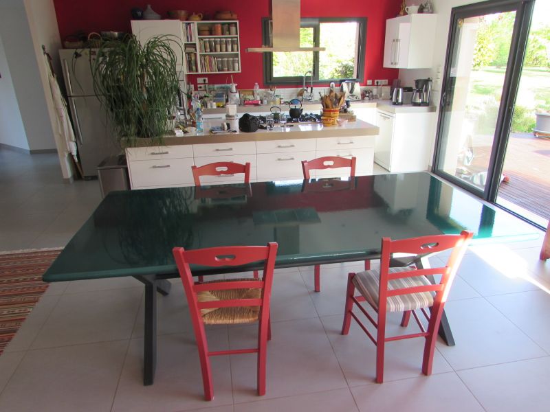table en lave émaillé couleur vert colvert