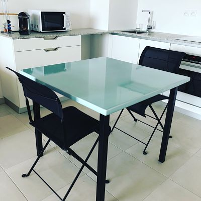 table lave émaillée carrée pour une cuisine