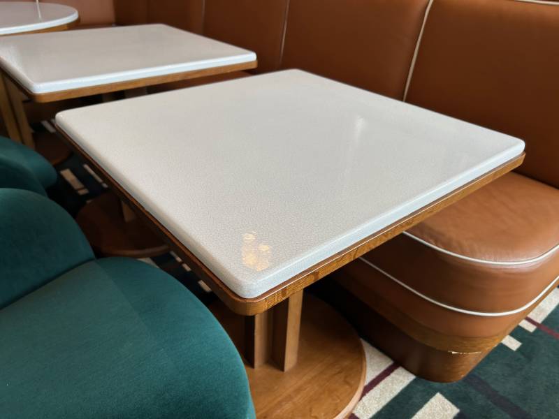 Table lave émaillée Lavastone Lagardère et Sarah Lavoine