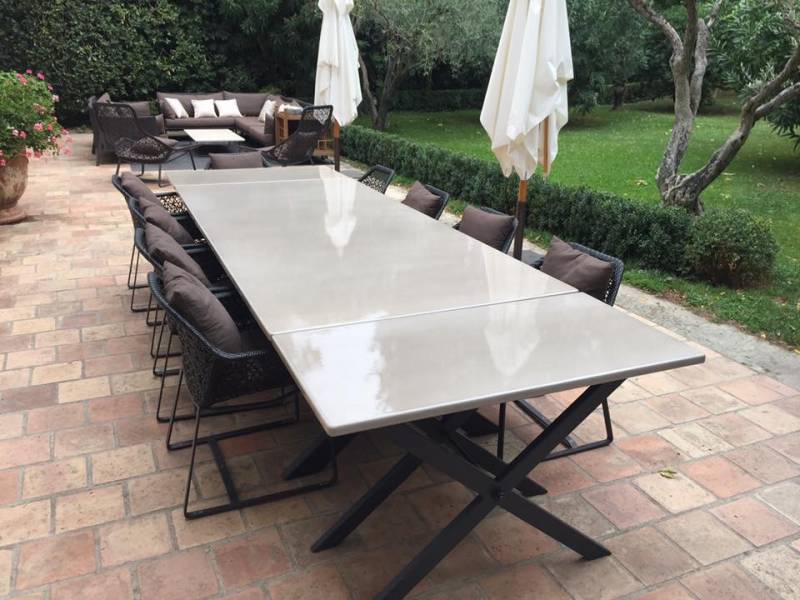 table en lave émaillée avec 2 consoles