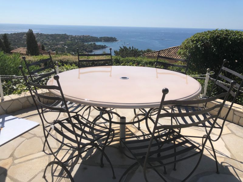 table lave émaillée couleur pierre Saint Raphaël-Var