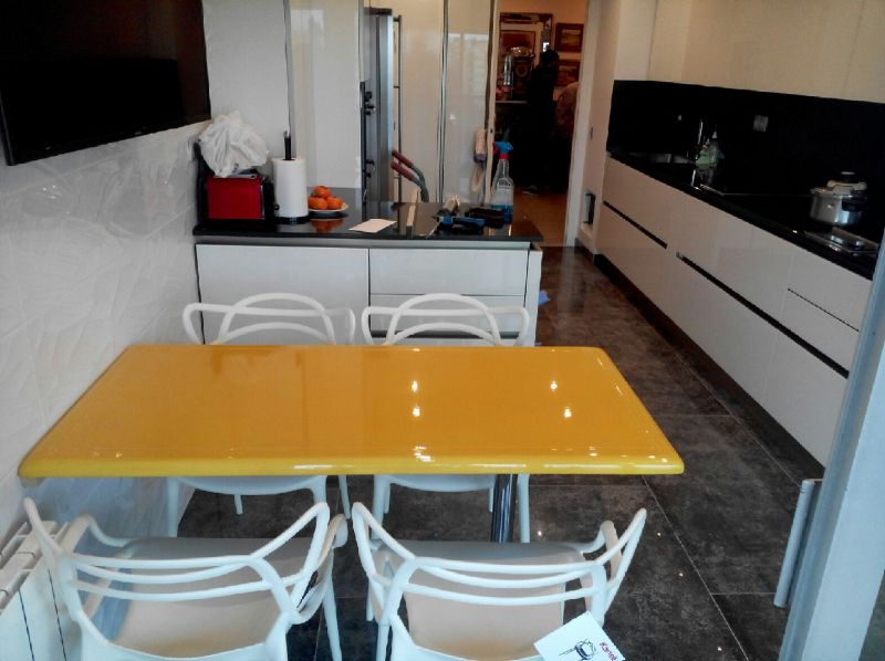 table en lave émaillé jaune tournesol pour cuisine